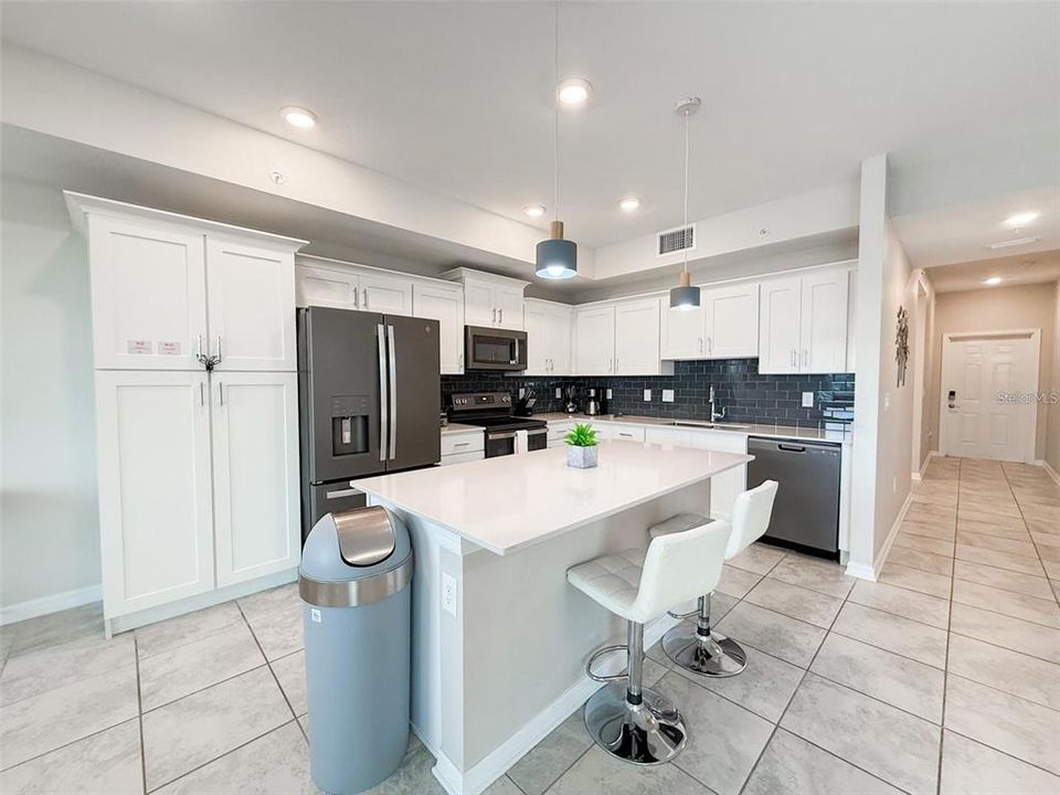 For Sale: $299,900 (2 beds, 2 baths, 1196 Square Feet)