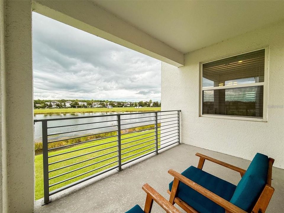 For Sale: $299,900 (2 beds, 2 baths, 1196 Square Feet)