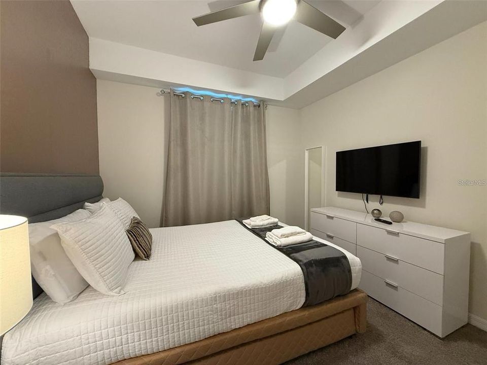 For Sale: $299,900 (2 beds, 2 baths, 1196 Square Feet)