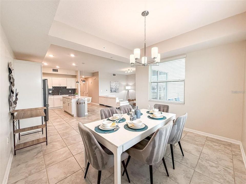 For Sale: $299,900 (2 beds, 2 baths, 1196 Square Feet)