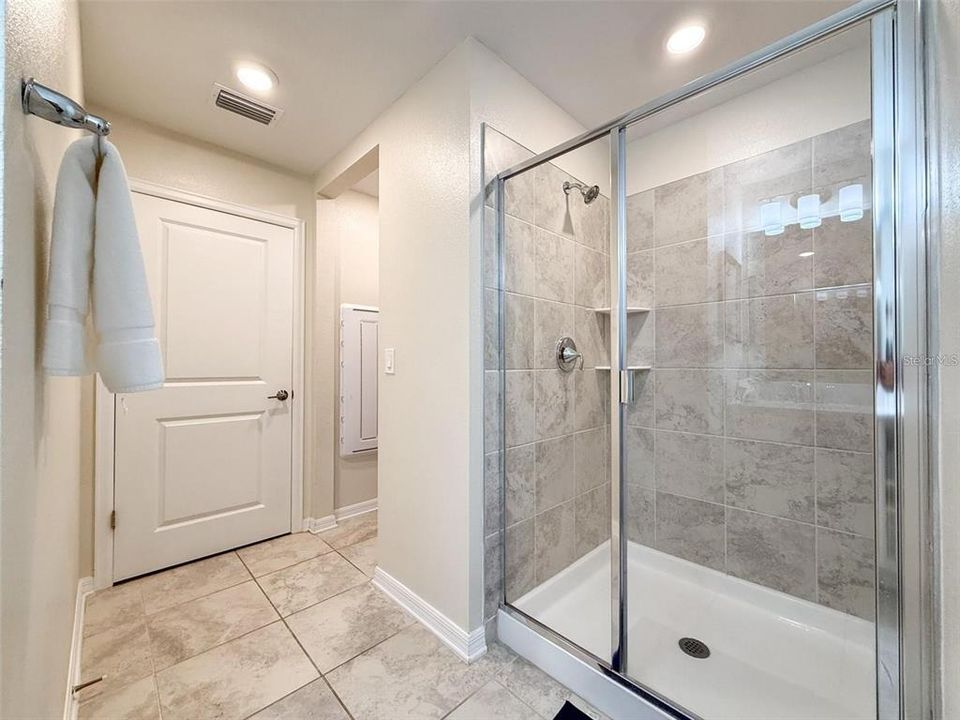 For Sale: $299,900 (2 beds, 2 baths, 1196 Square Feet)