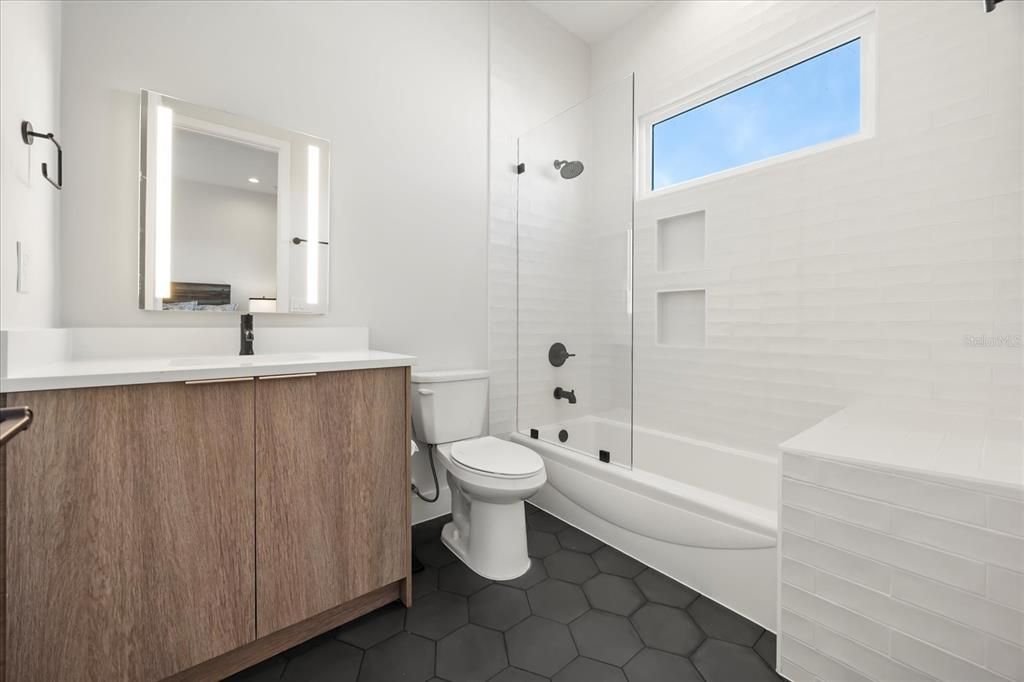 На продажу: $949,000 (3 спален, 3 ванн, 2160 Квадратных фут)