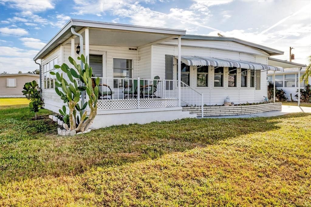 For Sale: $169,900 (2 beds, 2 baths, 1008 Square Feet)