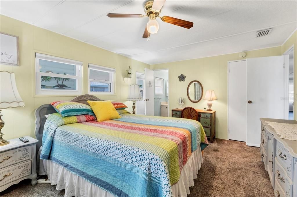 For Sale: $169,900 (2 beds, 2 baths, 1008 Square Feet)