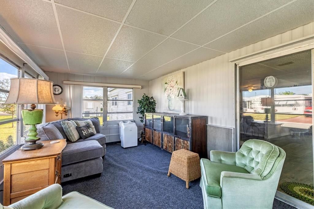 For Sale: $169,900 (2 beds, 2 baths, 1008 Square Feet)