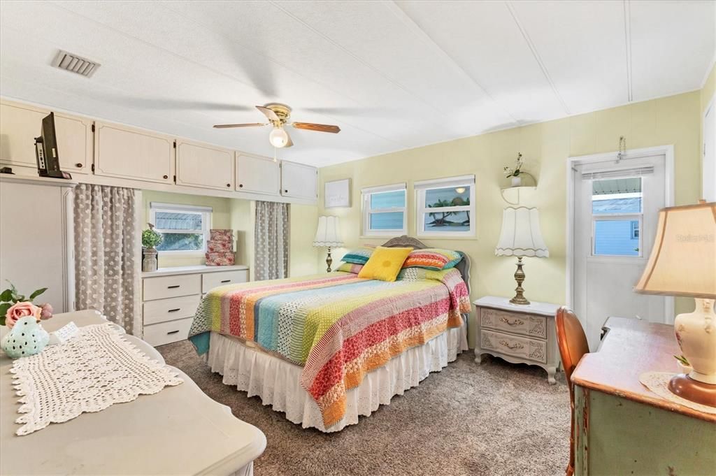 For Sale: $169,900 (2 beds, 2 baths, 1008 Square Feet)