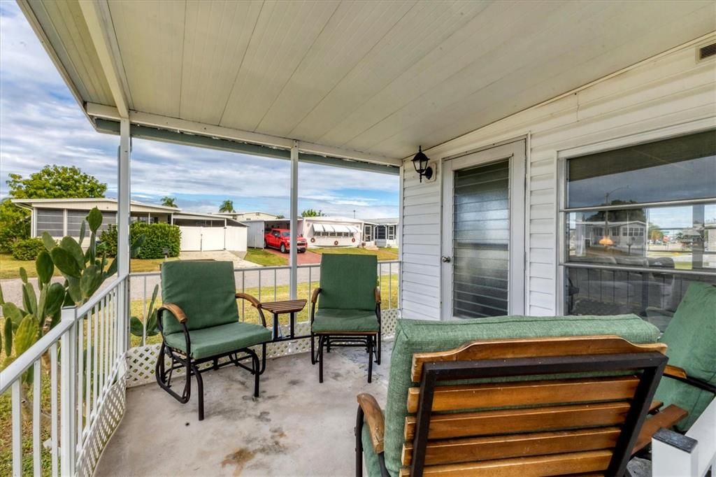 For Sale: $169,900 (2 beds, 2 baths, 1008 Square Feet)