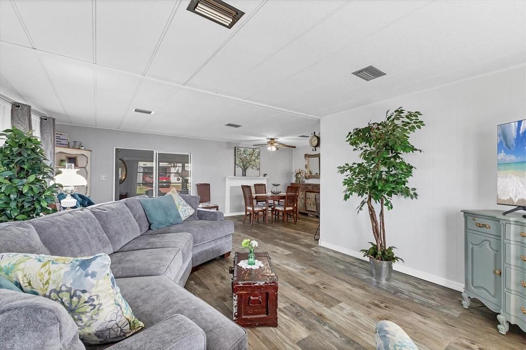 For Sale: $169,900 (2 beds, 2 baths, 1008 Square Feet)