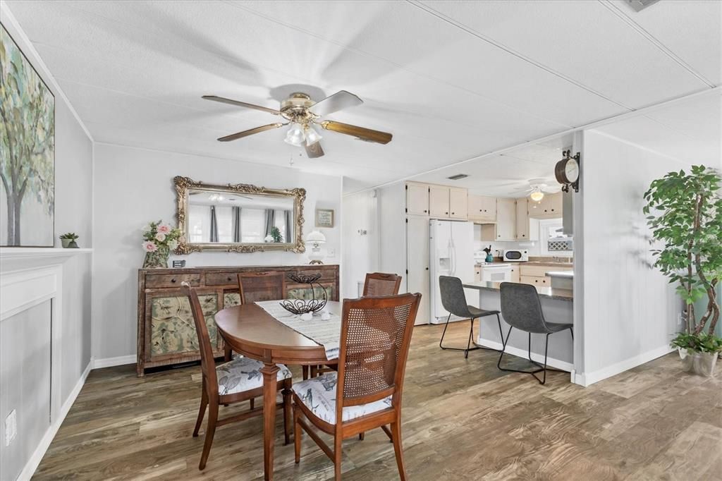 For Sale: $169,900 (2 beds, 2 baths, 1008 Square Feet)