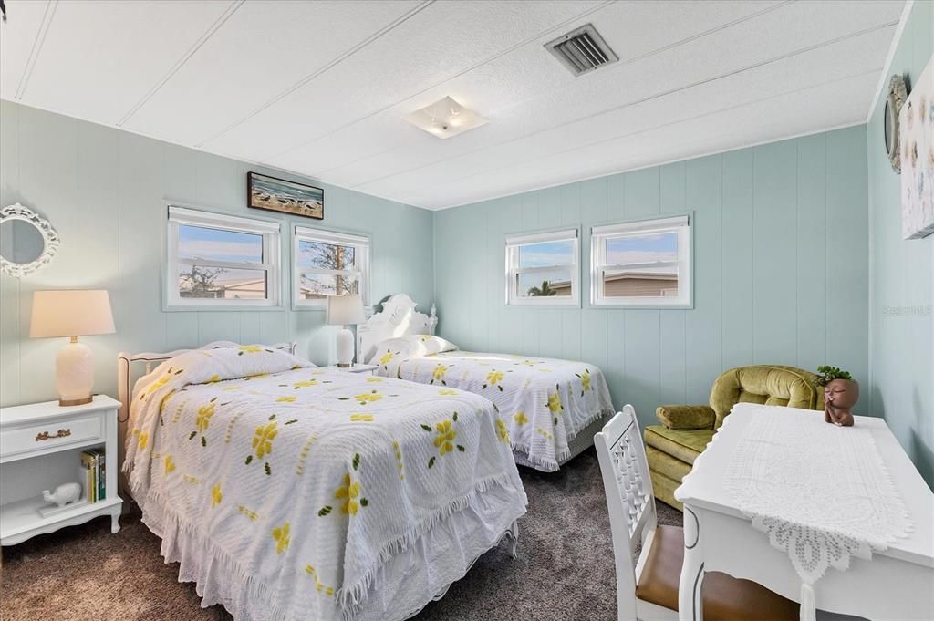 For Sale: $169,900 (2 beds, 2 baths, 1008 Square Feet)