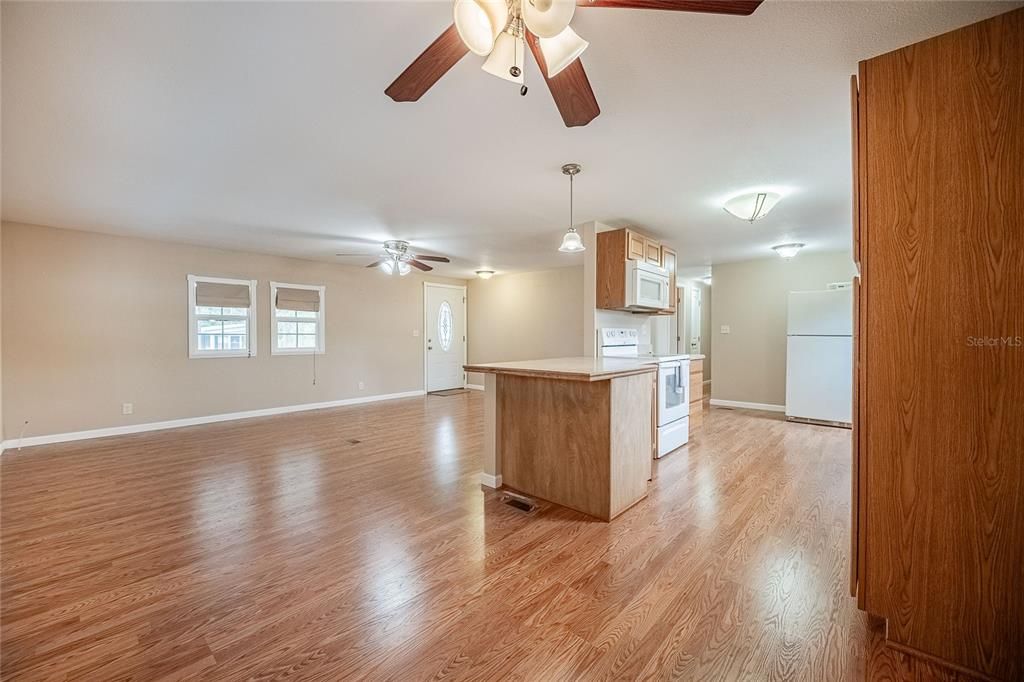 For Sale: $145,000 (2 beds, 2 baths, 1152 Square Feet)