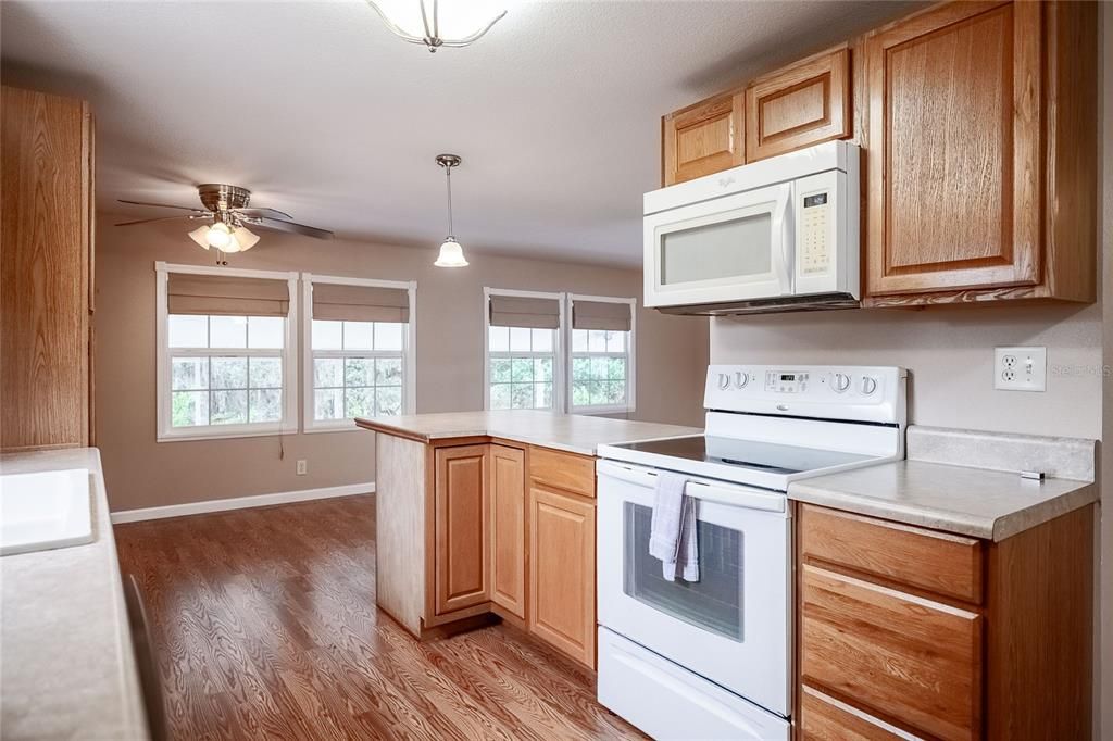 For Sale: $145,000 (2 beds, 2 baths, 1152 Square Feet)