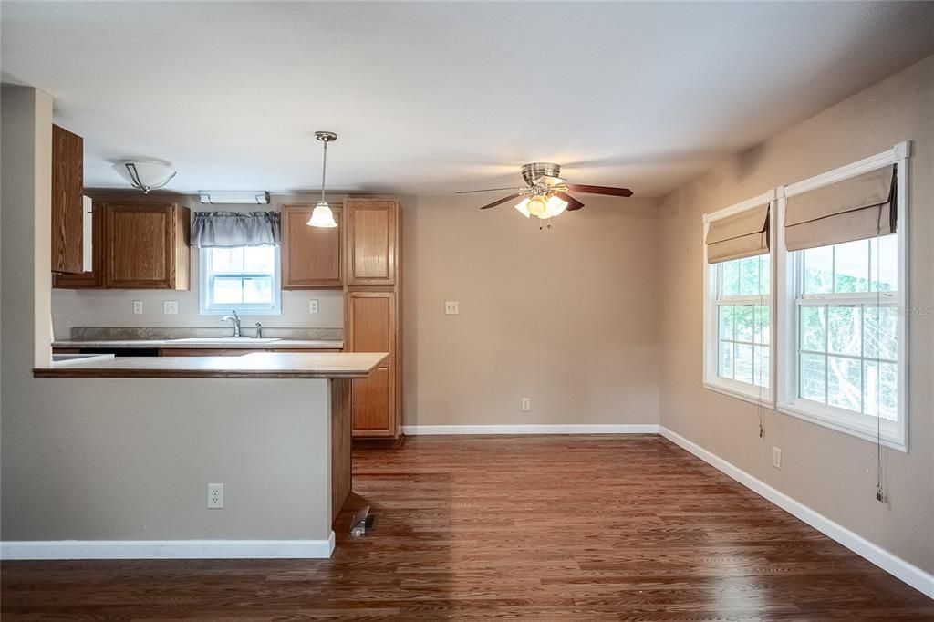 For Sale: $145,000 (2 beds, 2 baths, 1152 Square Feet)