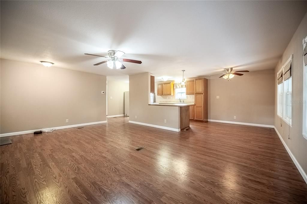 For Sale: $145,000 (2 beds, 2 baths, 1152 Square Feet)