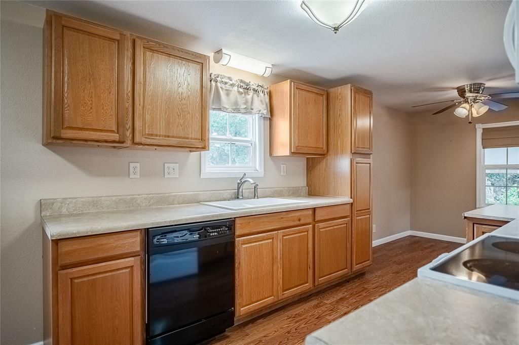 For Sale: $145,000 (2 beds, 2 baths, 1152 Square Feet)