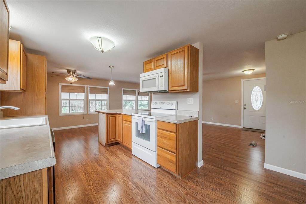 For Sale: $145,000 (2 beds, 2 baths, 1152 Square Feet)