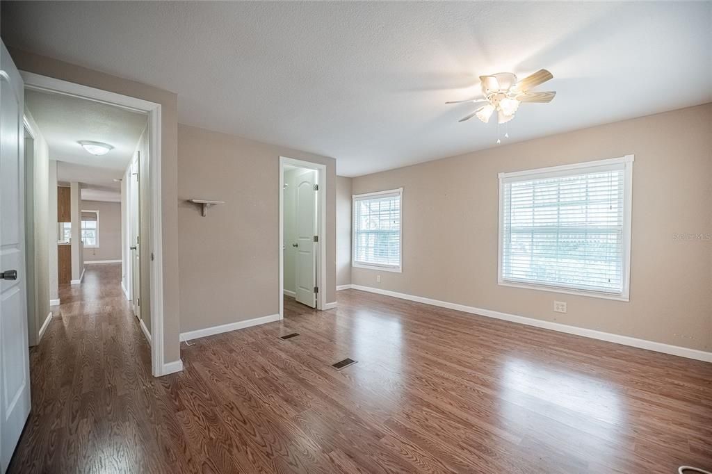 For Sale: $145,000 (2 beds, 2 baths, 1152 Square Feet)