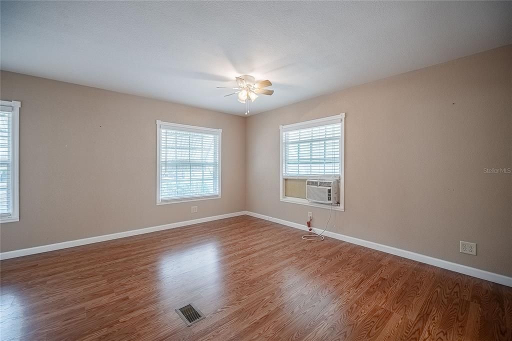 For Sale: $145,000 (2 beds, 2 baths, 1152 Square Feet)