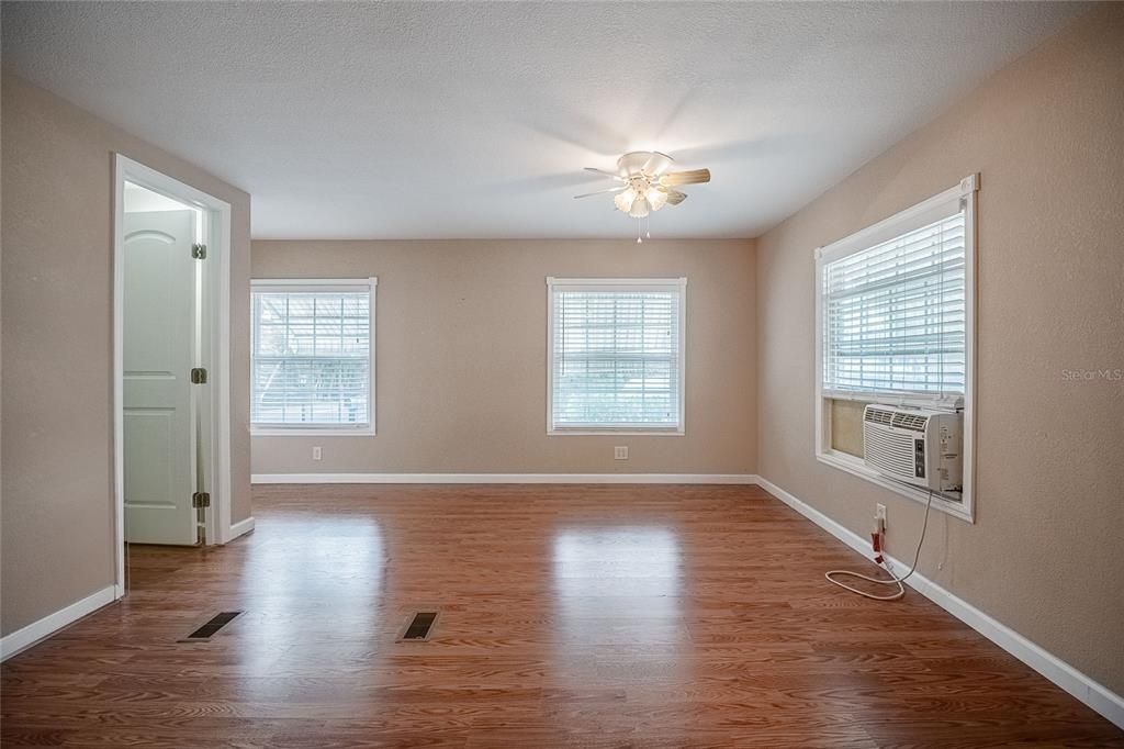 For Sale: $145,000 (2 beds, 2 baths, 1152 Square Feet)