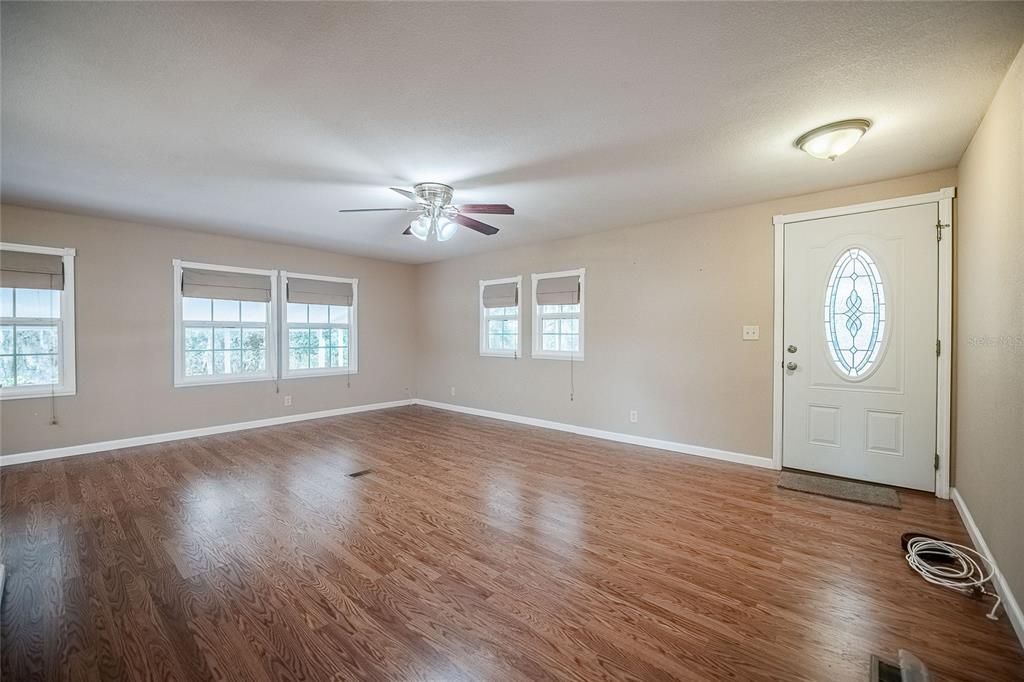 For Sale: $145,000 (2 beds, 2 baths, 1152 Square Feet)