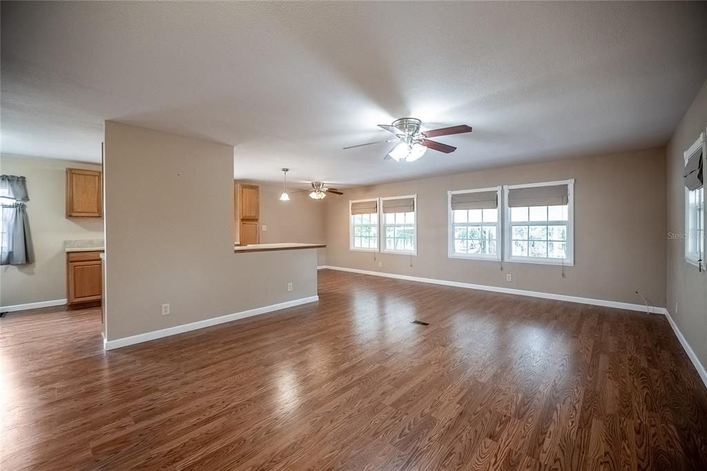 For Sale: $145,000 (2 beds, 2 baths, 1152 Square Feet)