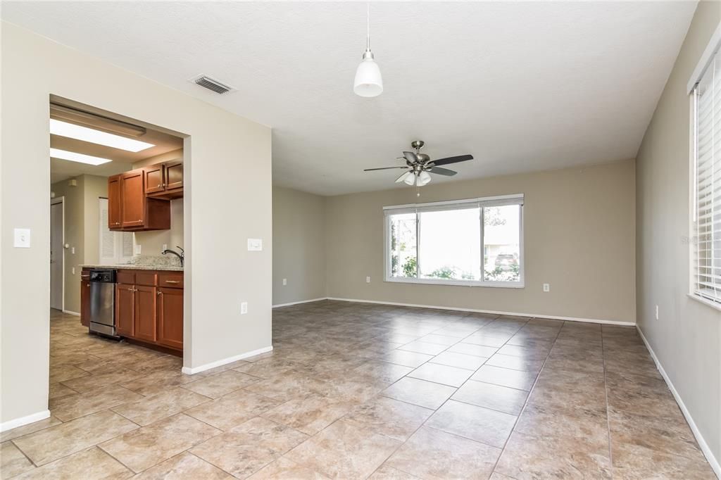 В аренду: $2,080 (3 спален, 2 ванн, 1653 Квадратных фут)