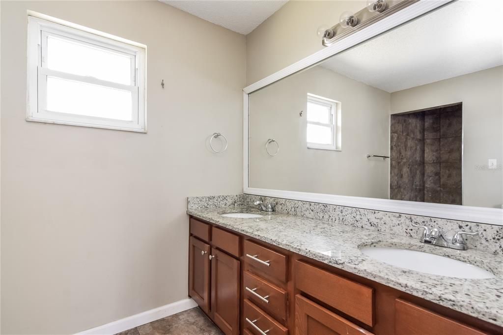 В аренду: $2,080 (3 спален, 2 ванн, 1653 Квадратных фут)