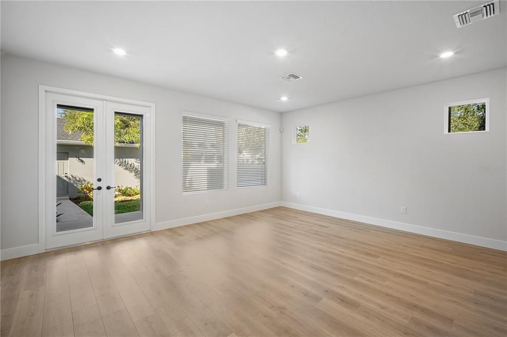 For Rent: $5,395 (3 beds, 2 baths, 2091 Square Feet)