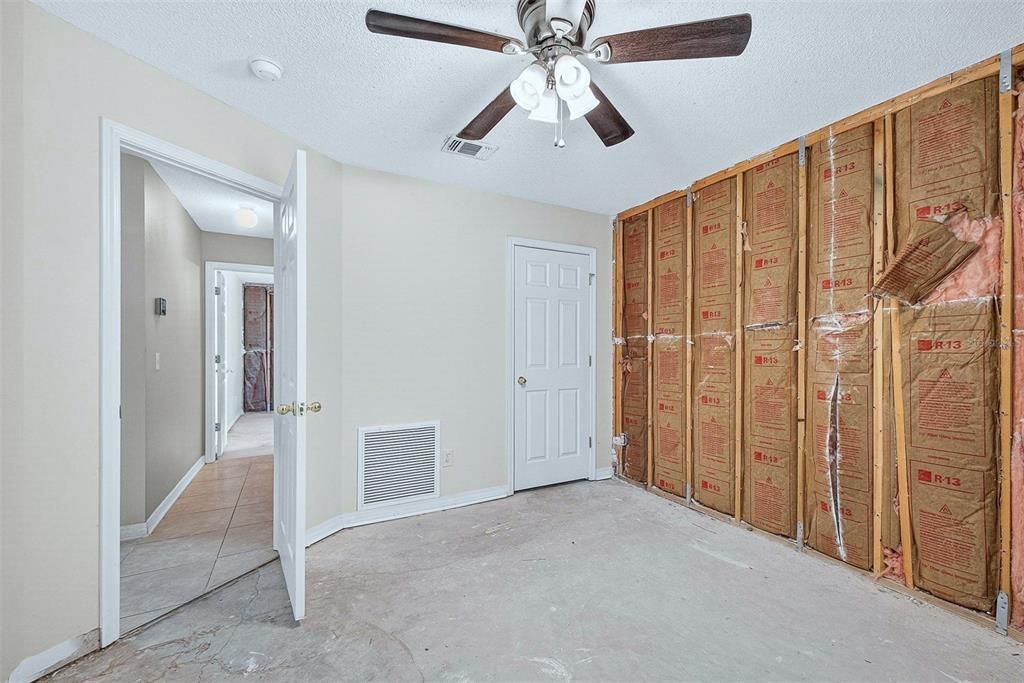 待售: $299,000 (4 贝兹, 3 浴室, 2031 平方英尺)