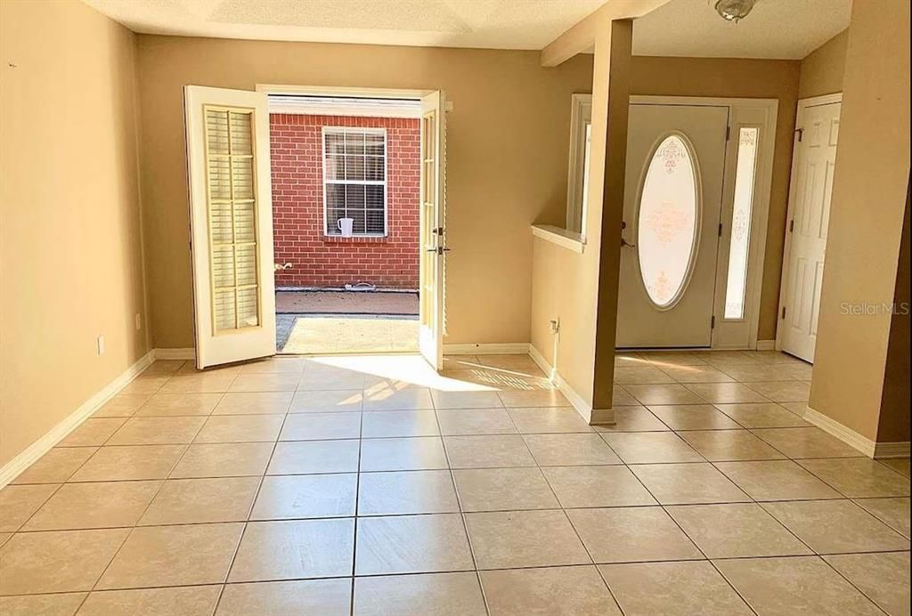 待售: $299,000 (4 贝兹, 3 浴室, 2031 平方英尺)