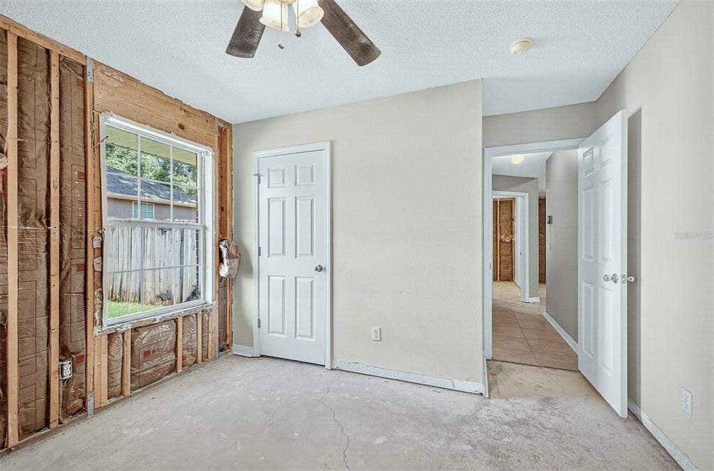 待售: $299,000 (4 贝兹, 3 浴室, 2031 平方英尺)