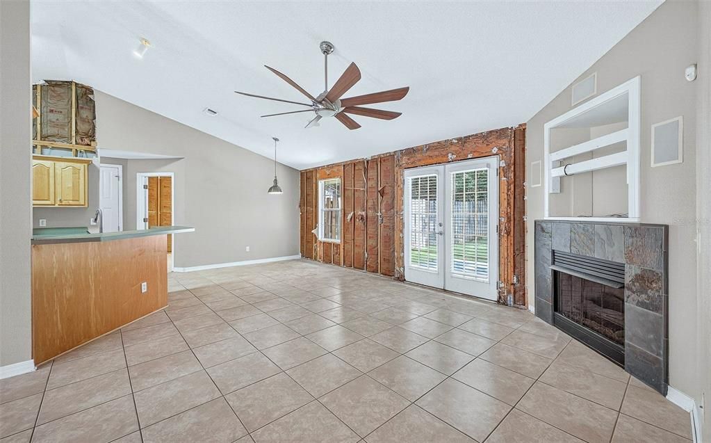 待售: $299,000 (4 贝兹, 3 浴室, 2031 平方英尺)