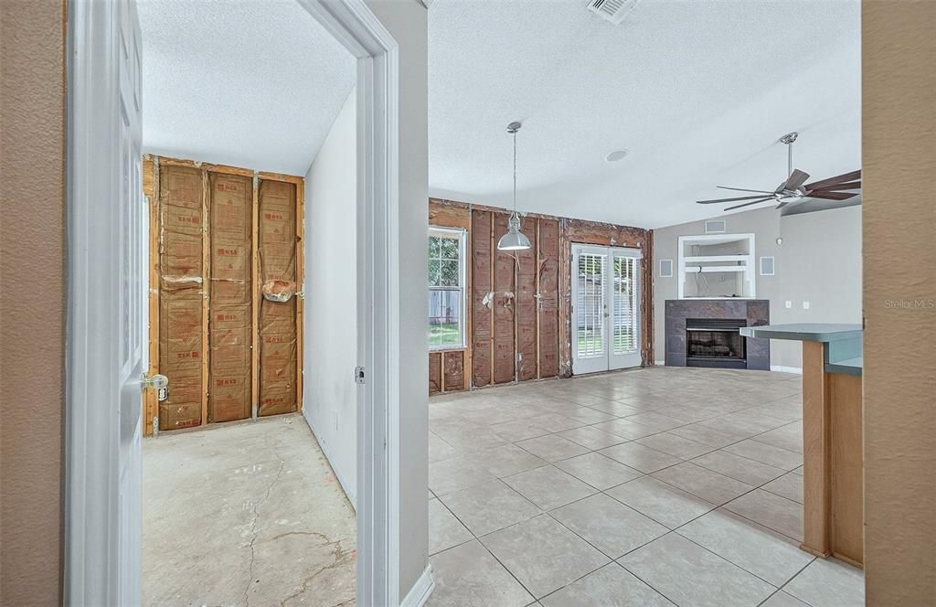 待售: $299,000 (4 贝兹, 3 浴室, 2031 平方英尺)