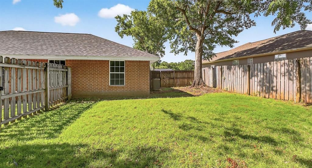 待售: $299,000 (4 贝兹, 3 浴室, 2031 平方英尺)