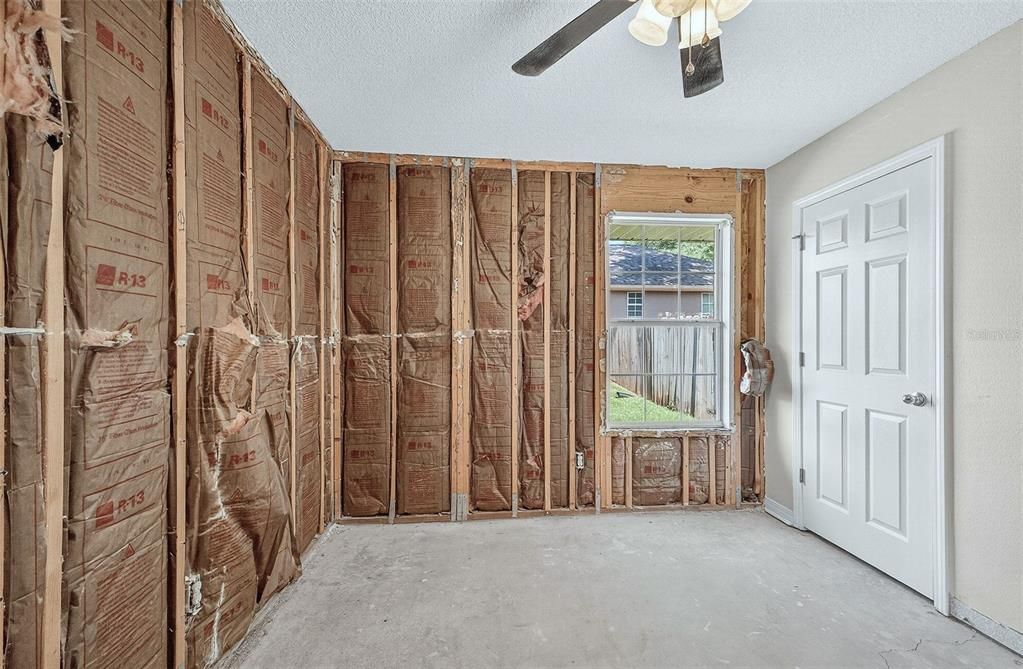 待售: $299,000 (4 贝兹, 3 浴室, 2031 平方英尺)