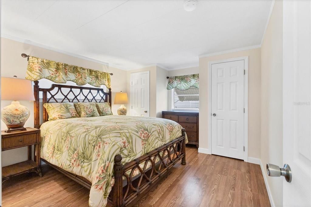 For Sale: $175,500 (2 beds, 2 baths, 1256 Square Feet)