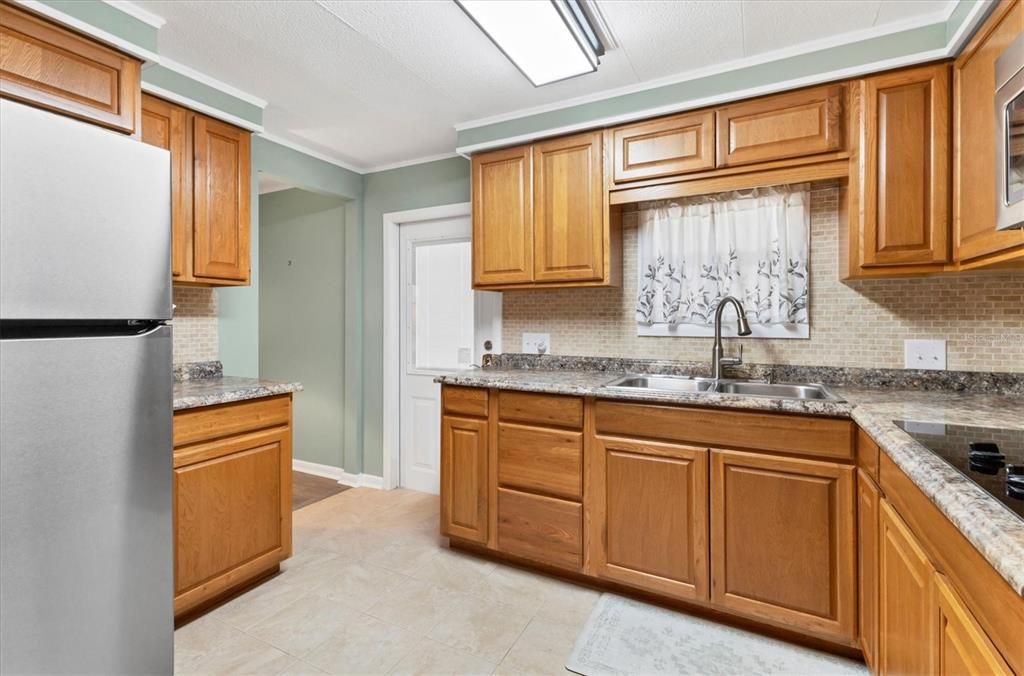 For Sale: $175,500 (2 beds, 2 baths, 1256 Square Feet)