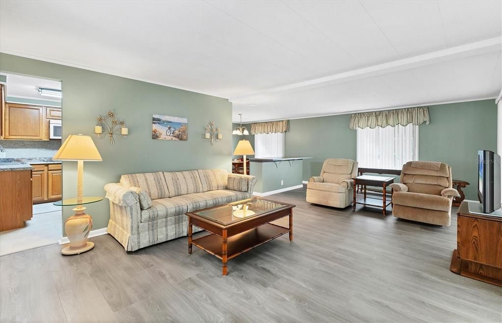 For Sale: $175,500 (2 beds, 2 baths, 1256 Square Feet)