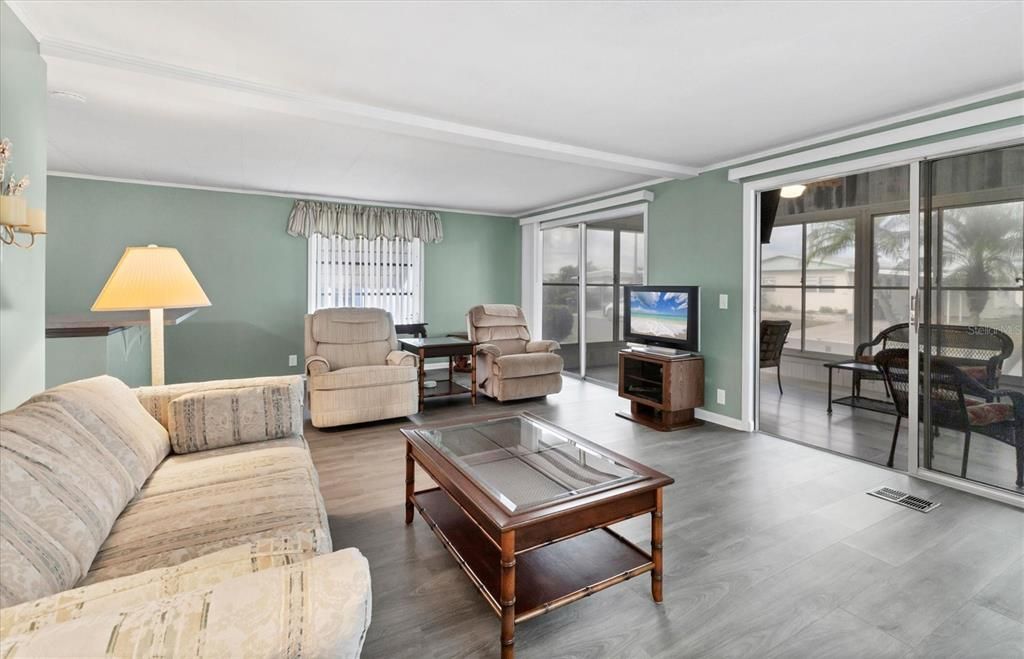 For Sale: $175,500 (2 beds, 2 baths, 1256 Square Feet)