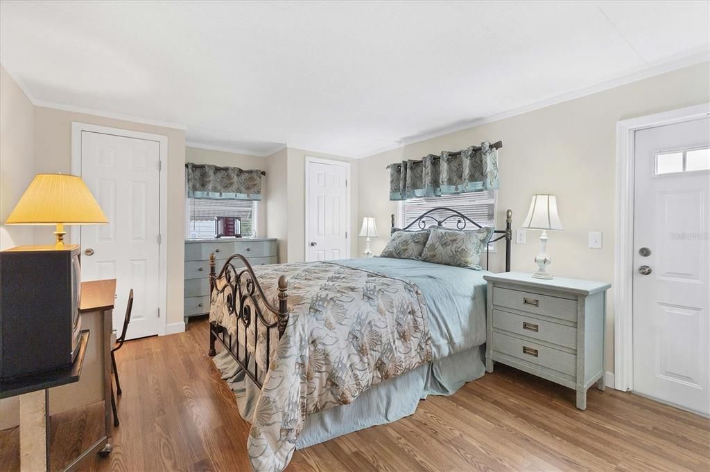 For Sale: $175,500 (2 beds, 2 baths, 1256 Square Feet)