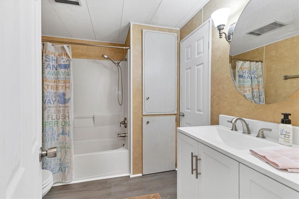 For Sale: $175,500 (2 beds, 2 baths, 1256 Square Feet)