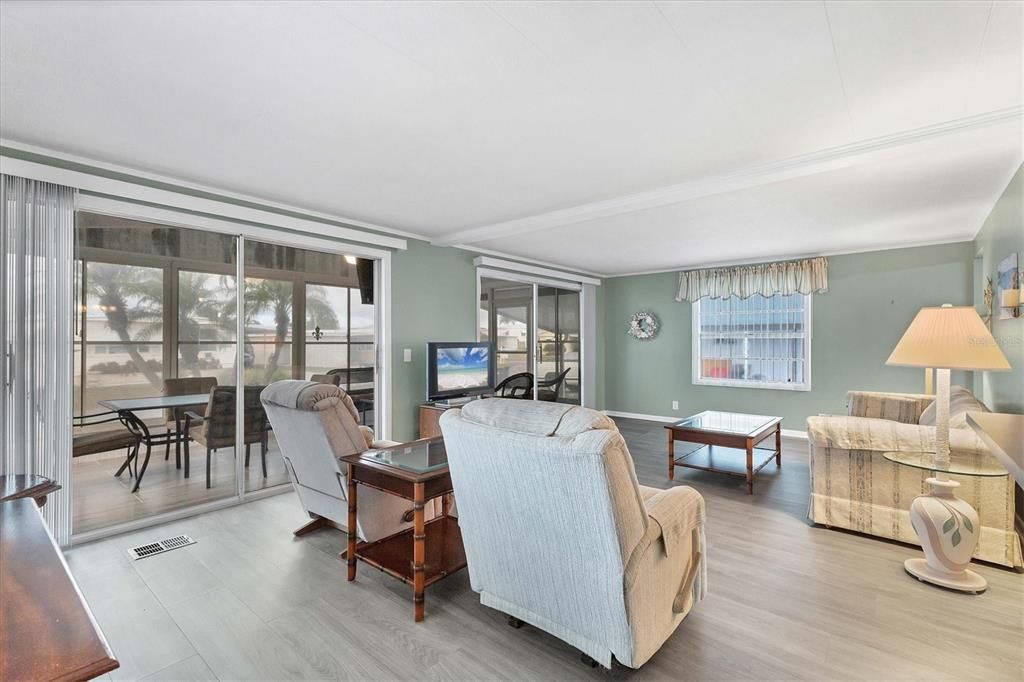 For Sale: $175,500 (2 beds, 2 baths, 1256 Square Feet)