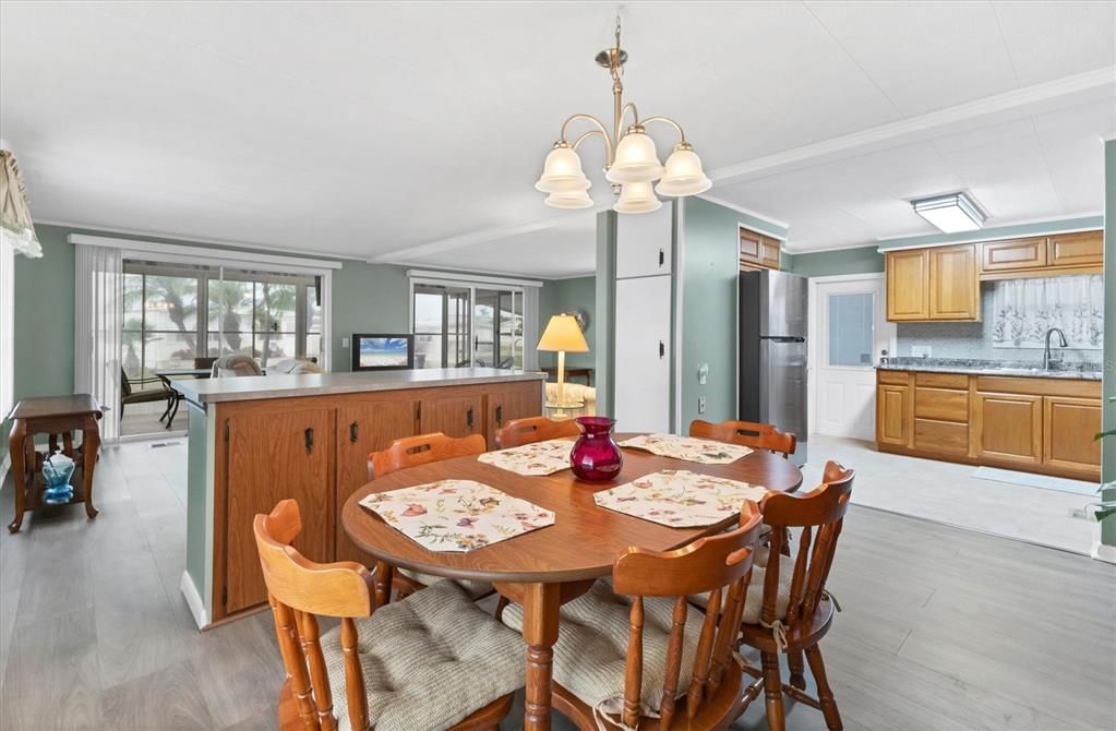 For Sale: $175,500 (2 beds, 2 baths, 1256 Square Feet)