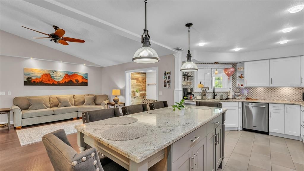 En Venta: $460,000 (3 camas, 2 baños, 2072 Pies cuadrados)