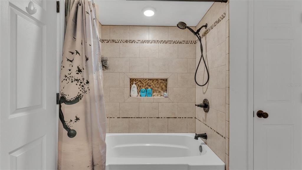 En Venta: $460,000 (3 camas, 2 baños, 2072 Pies cuadrados)