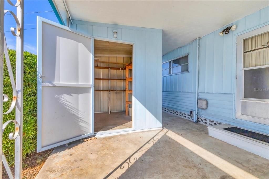 For Sale: $49,900 (1 beds, 1 baths, 552 Square Feet)