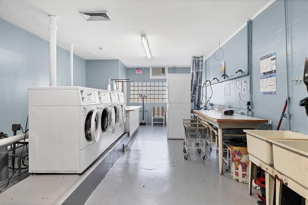 For Sale: $49,900 (1 beds, 1 baths, 552 Square Feet)