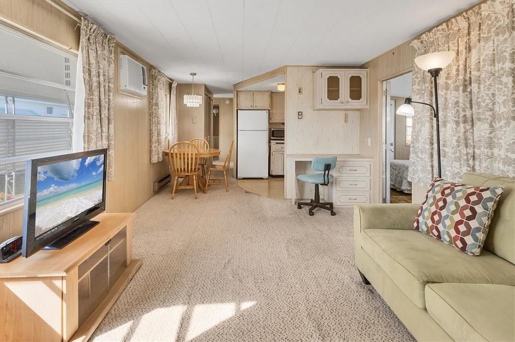 For Sale: $49,900 (1 beds, 1 baths, 552 Square Feet)