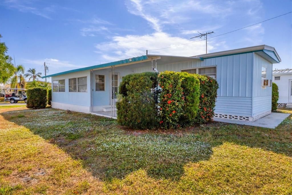 For Sale: $49,900 (1 beds, 1 baths, 552 Square Feet)