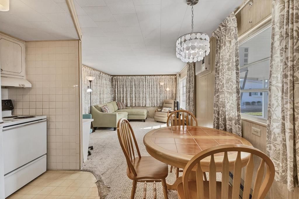 For Sale: $49,900 (1 beds, 1 baths, 552 Square Feet)